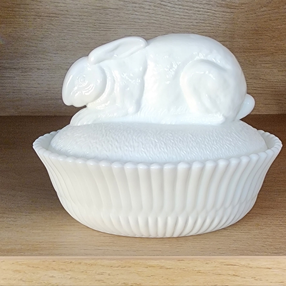 Vintage NMGCS Milk Glass Rabbit, NY 12 (2012)